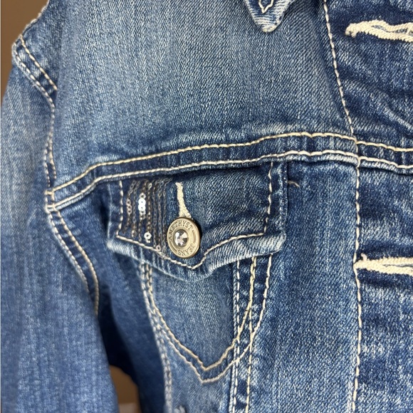 Classic Distressed Blue Denim Jacket - Picture 4 of 6
